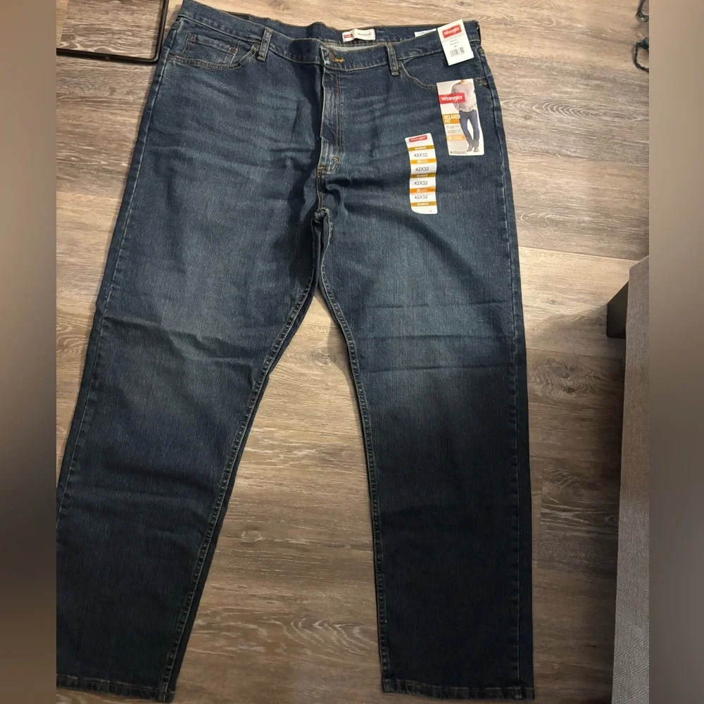 Men's Wrangler Relaxed Fit Blue Jeans Sz 42x32